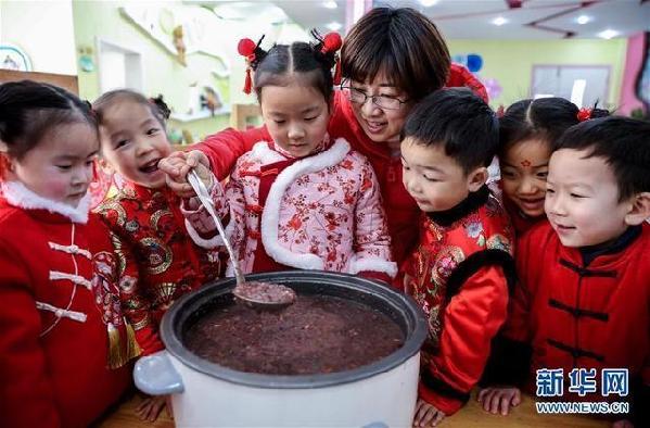 【网络中国节·春节】重温名家笔下的春节 品“舌尖上的年味”