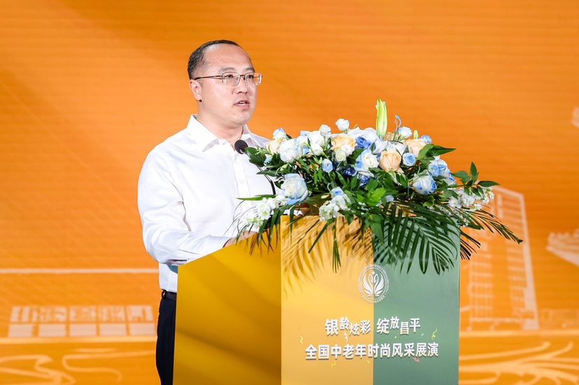 全国中老年时尚风采展演“长城之夜”晚会闪耀居庸关