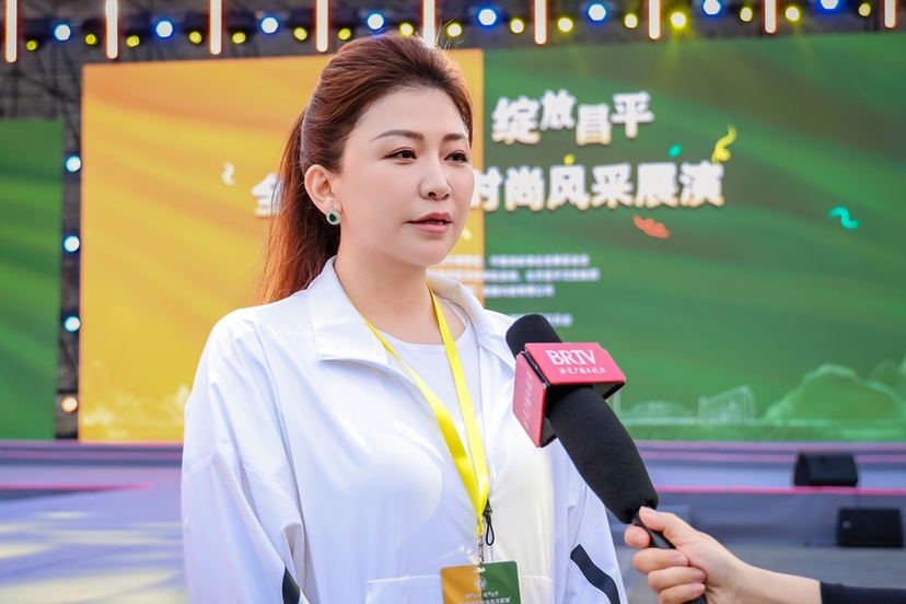 全国中老年时尚风采展演“长城之夜”晚会闪耀居庸关