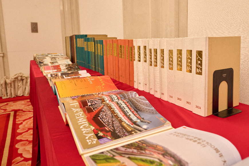 《人民画报》入藏中国共产党历史展览馆