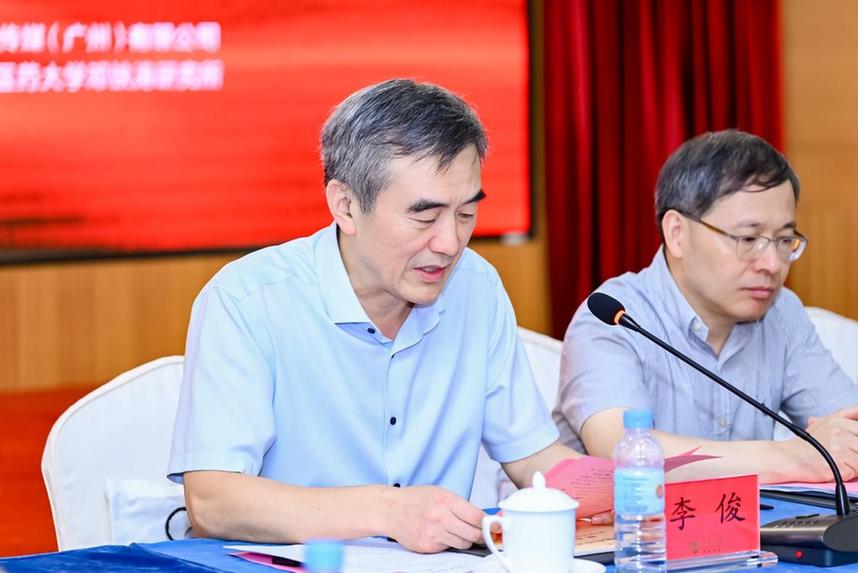 人物纪录电影《国医魂·邓铁涛》剧本研讨会在广州举行