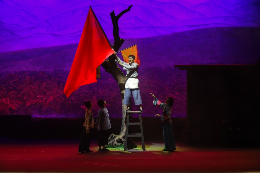 深圳粤剧《驼哥的旗》赴京展演受好评