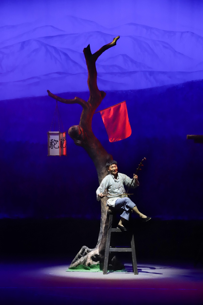 深圳粤剧《驼哥的旗》赴京展演受好评