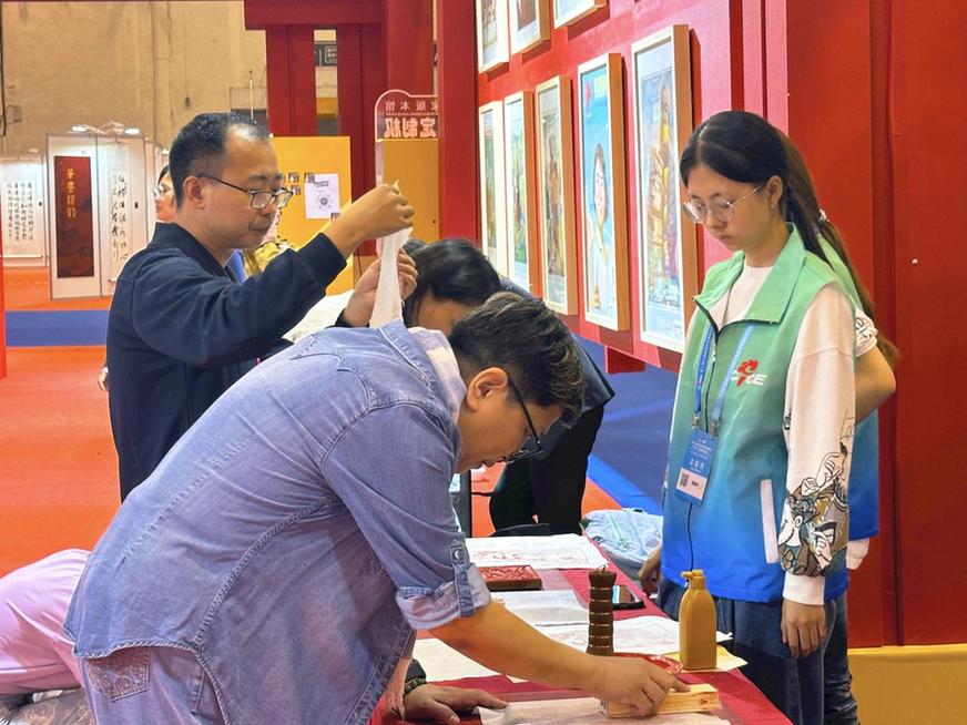 中国国家版本馆携青岛出版集团：版博会上“哪吒闹海”，趣探文化精粹雅韵