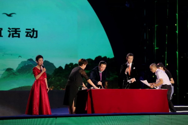 被联合国赞誉的艺术家，到宜宾留下了这样两个字！