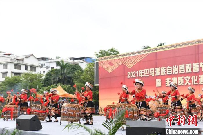 广西巴马祭祀瑶族始祖“密洛陀” 展非物质文化遗产魅力