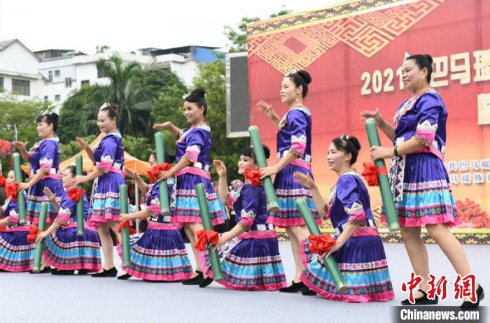 广西巴马祭祀瑶族始祖“密洛陀” 展非物质文化遗产魅力