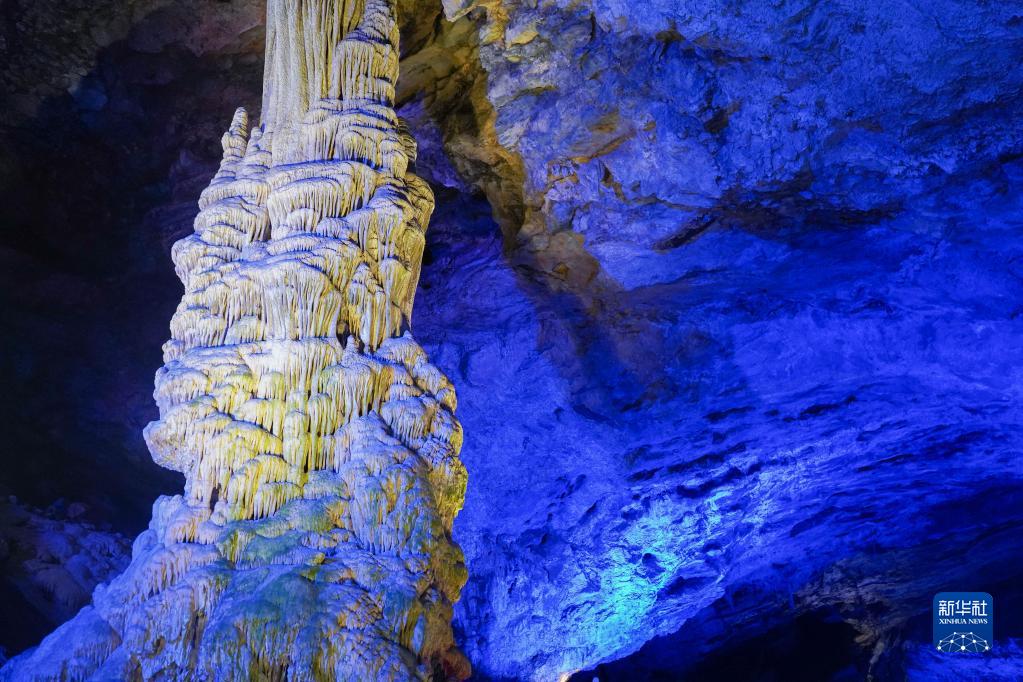 甘肃陇南:秀丽万象洞