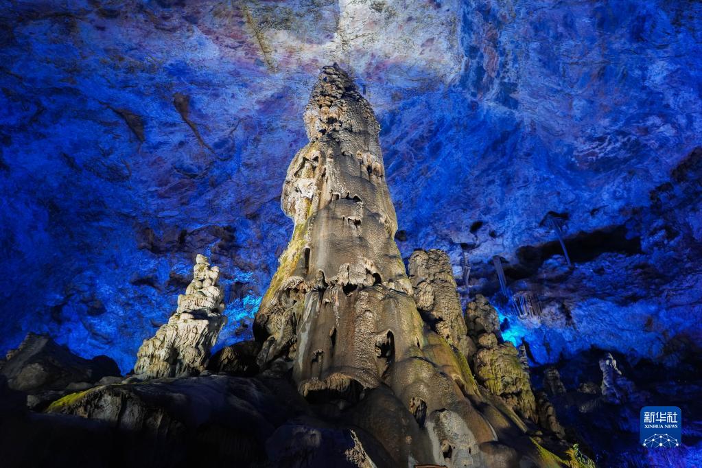 甘肃陇南:秀丽万象洞