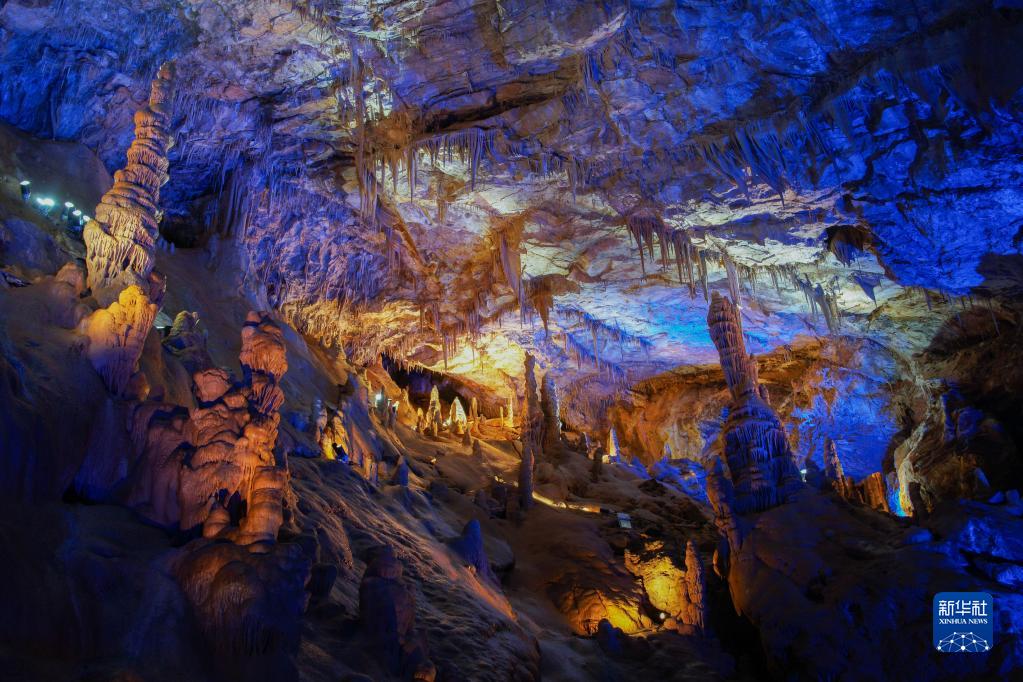 甘肃陇南:秀丽万象洞