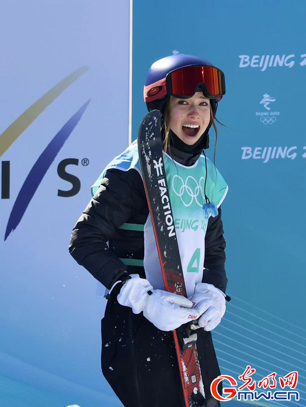 谷爱凌在北京冬奥会自由式滑雪女子大跳台决赛中夺得金牌