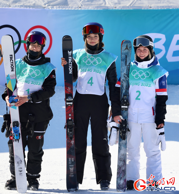 谷爱凌在北京冬奥会自由式滑雪女子大跳台决赛中夺得金牌