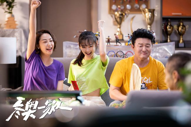 冬奥时刻丨情景喜剧《冬奥一家人》用冰雪运动点燃家国情怀与冬奥梦想