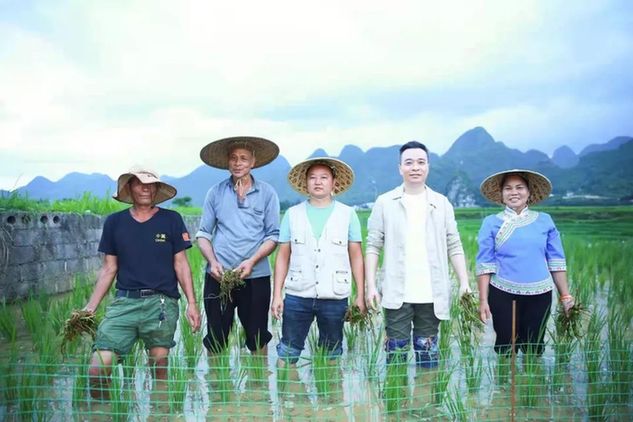 胸怀诗意 处处逢春