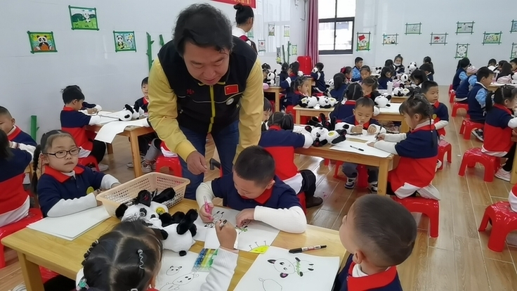紧跟时代命题 绘就大国景象——画家刘中用画笔绘制中国故事