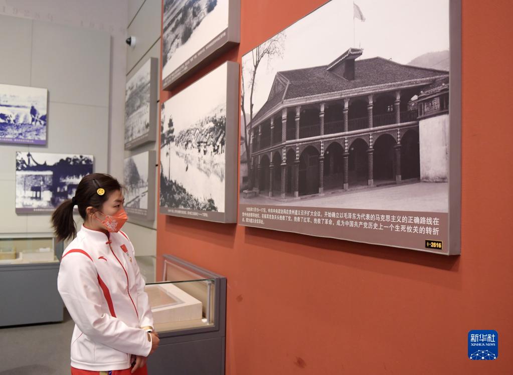 中国冰雪军团参观《复兴之路》展览