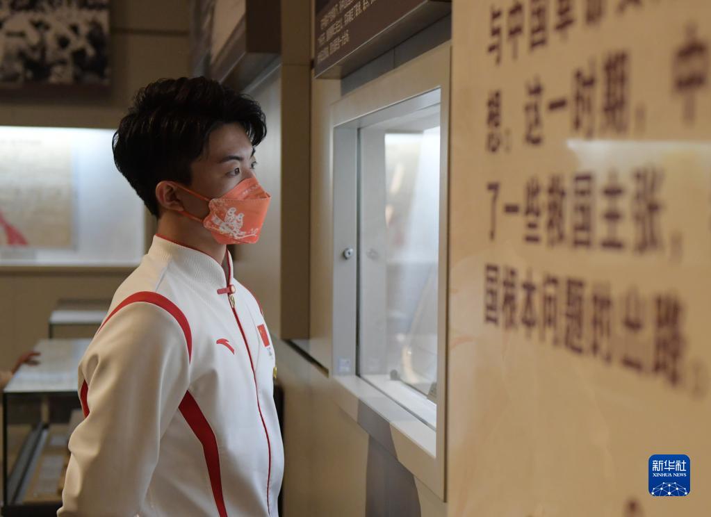 中国冰雪军团参观《复兴之路》展览