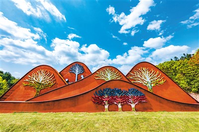 雕塑《江山多娇》:绿水青山的诗意表达