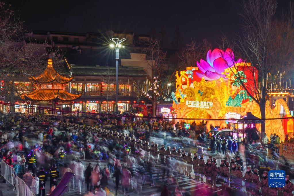 灯会璀璨夜 流光溢彩庆元宵