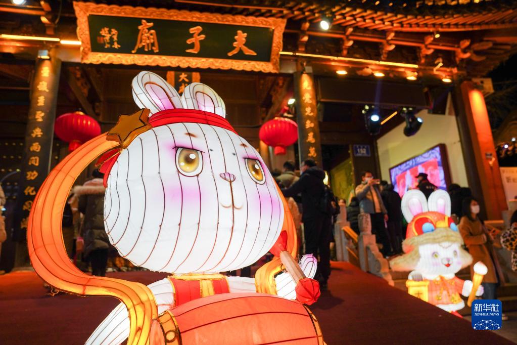 灯会璀璨夜 流光溢彩庆元宵