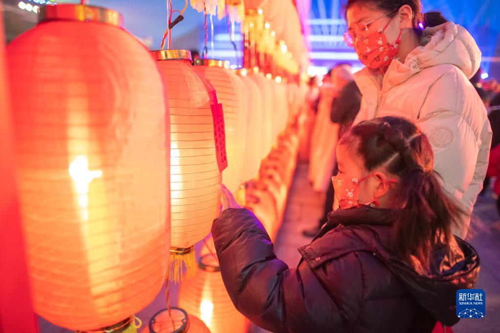 灯会璀璨夜 流光溢彩庆元宵