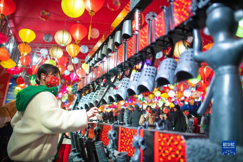 灯会璀璨夜 流光溢彩庆元宵