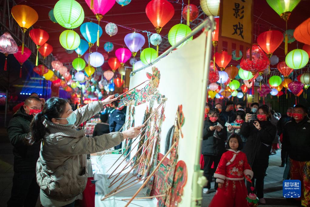 灯会璀璨夜 流光溢彩庆元宵