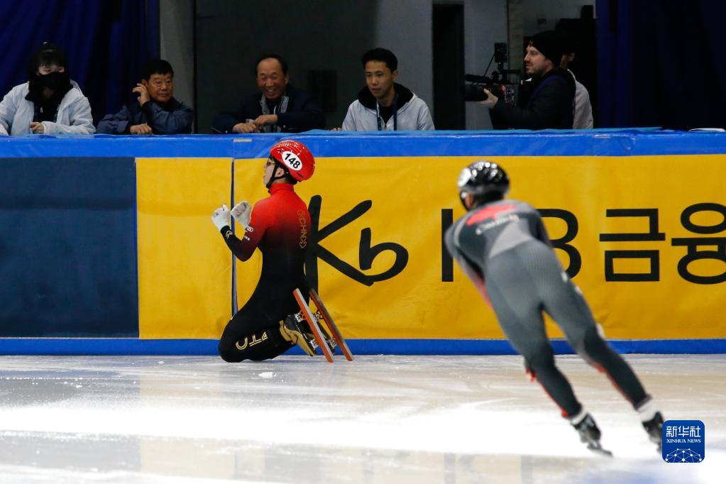 短道速滑——世锦赛：中国队获得男子5000米接力冠军