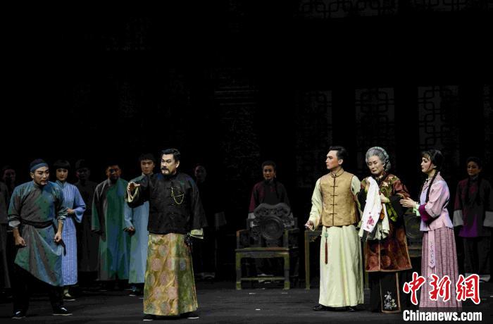 京剧《燕翼堂》热演 让传统戏曲彰显当代艺术魅力