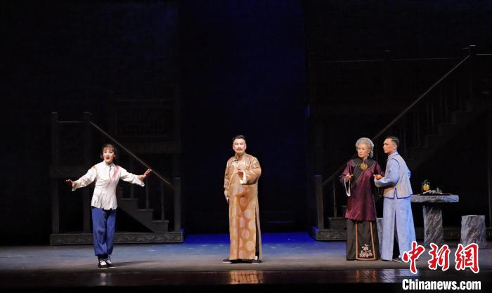 京剧《燕翼堂》热演 让传统戏曲彰显当代艺术魅力