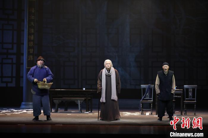 京腔京韵传唱老舍经典 北京曲剧《茶馆》结束全国巡演