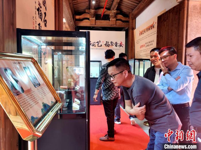 福建福州：60位大师联手打造寿山石雕盛宴