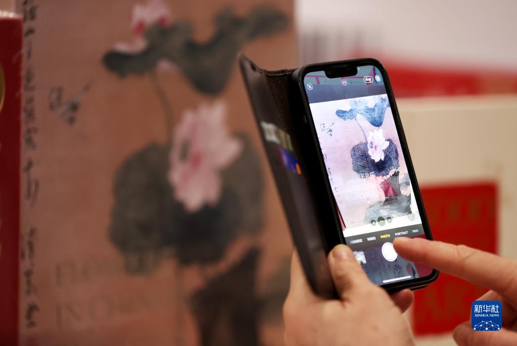 2023年伦敦书展开幕 中国精品图书广受关注