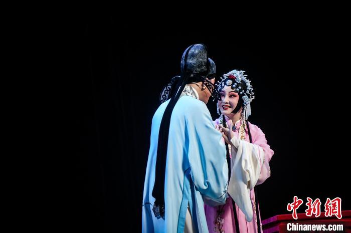 全国戏曲（南方片）会演启幕 经典黄梅戏亮相