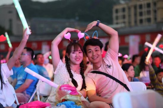 湖南怀化会同“中国旅游日”：“山”与“水”的牵手 “文”与“旅”的融合