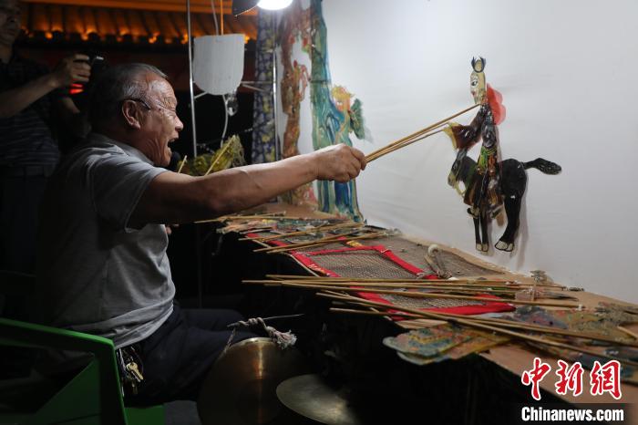 多地皮影戏班齐聚“中国皮影之乡”：好戏又开场