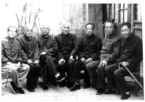朋友们愿意围绕在你的周边——纪念王亚平逝世四十周年