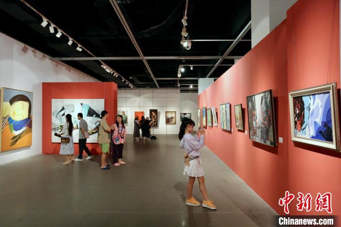 第七届京津冀鲁辽油画作品邀请展在天津开幕 百余幅作品展现“环渤海风采”