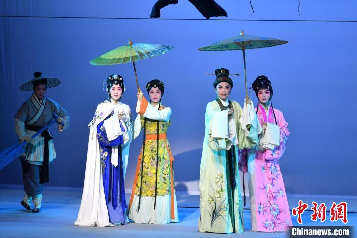 “梅花”领衔展演 福建推出约100场惠民演出