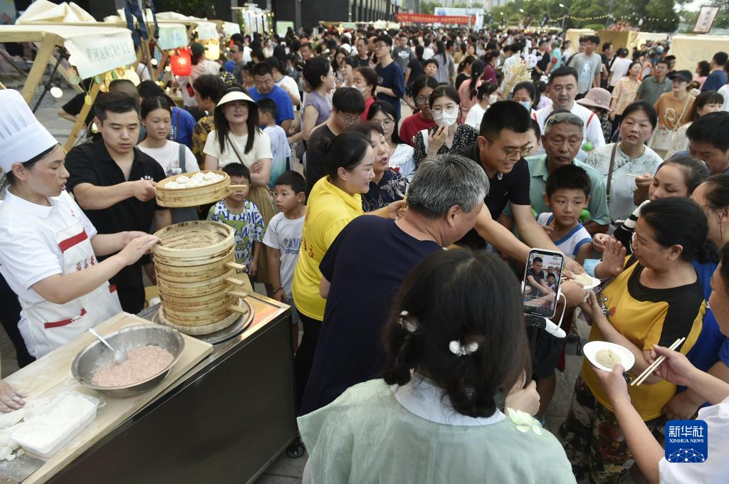 非遗市集聚人气 欢乐周末更惠民