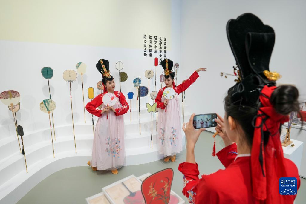 《画游清明上河 ——故宫沉浸艺术展》在渝开展
