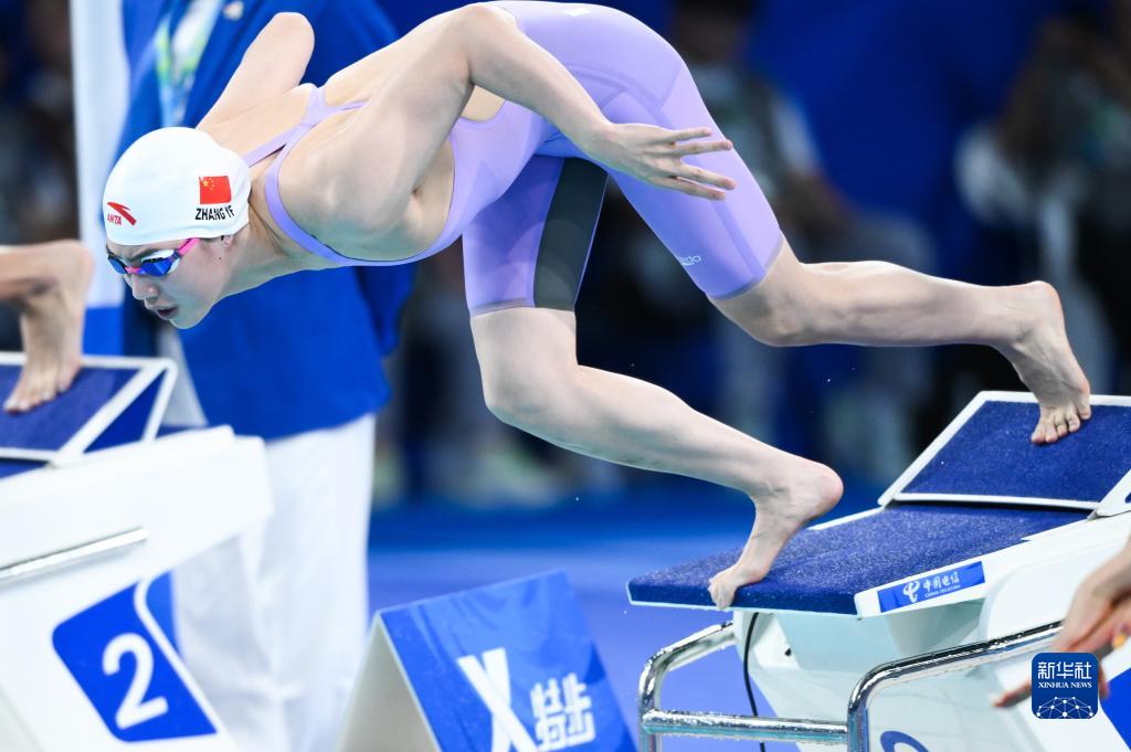 成都大运会丨游泳——女子100米自由泳决赛：张雨霏夺冠