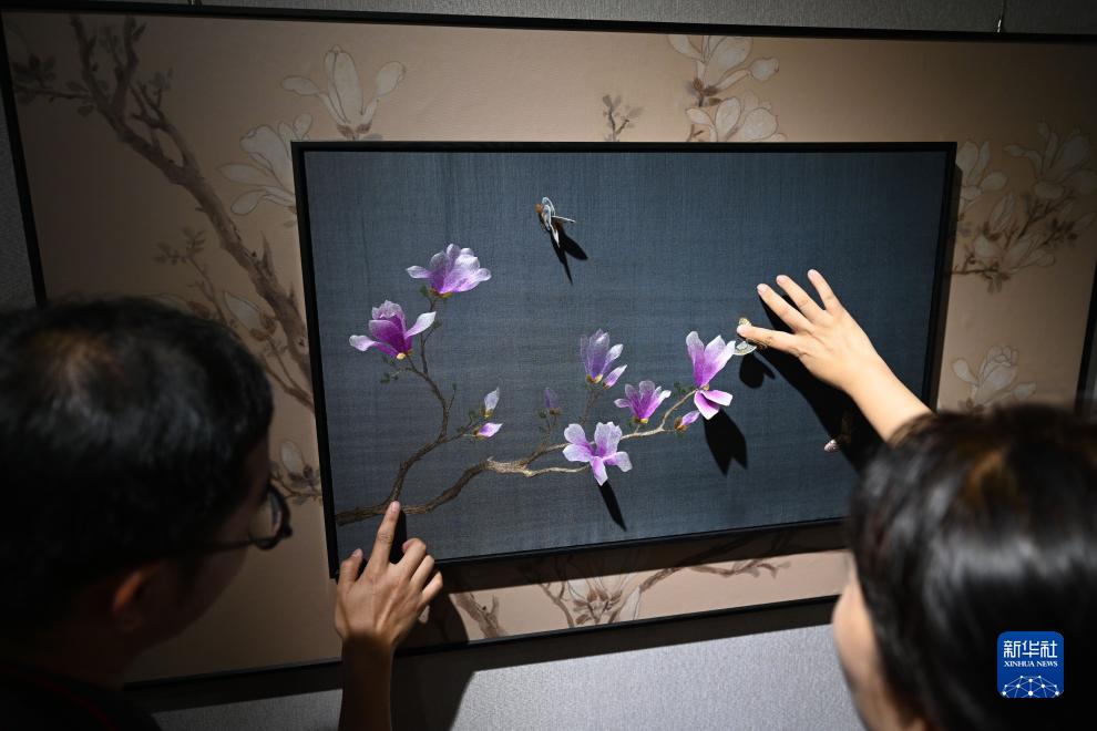 传统织染绣艺术与生活展在北京景山公园开幕