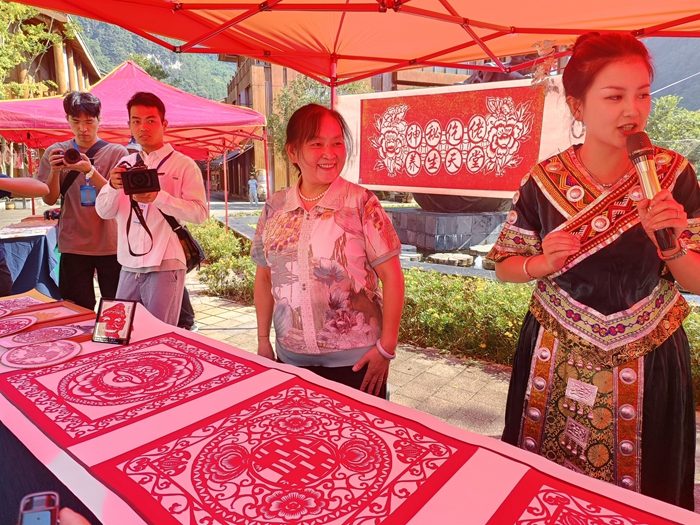 【多彩民族有多彩】仡佬族剪纸：记录新时代，“剪”出美好新生活