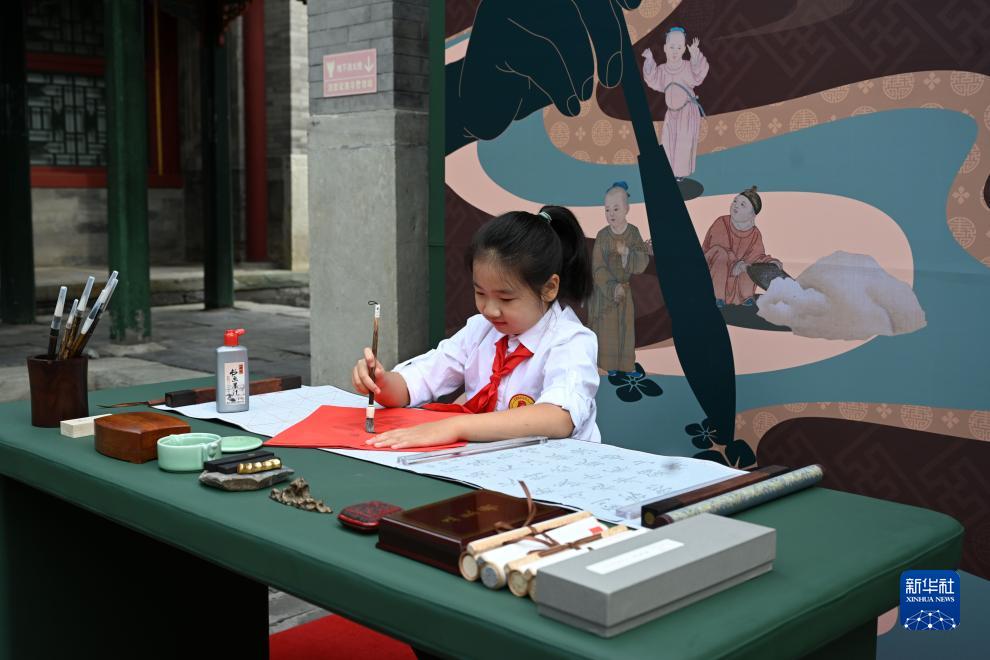 清代宫中少年生活文物展在恭王府举行