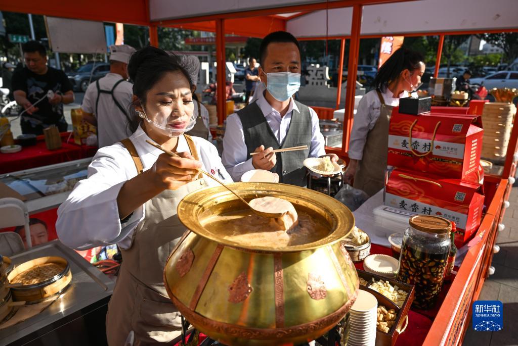 内蒙古呼和浩特：多彩活动迎中秋