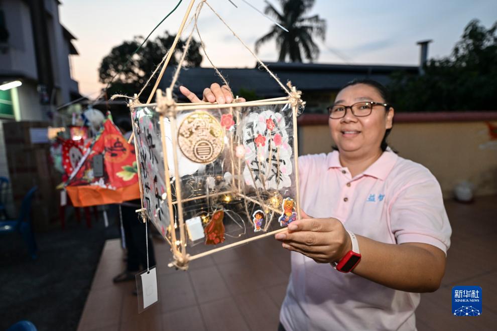 马来西亚马六甲州丹绒吉宁举办中秋晚会