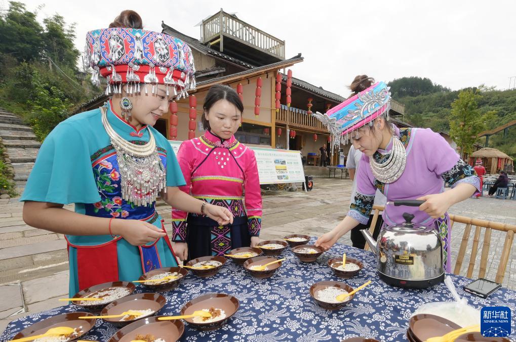 高质量发展调研行丨重庆石柱桥头镇：打造特色小镇 吸引八方游客