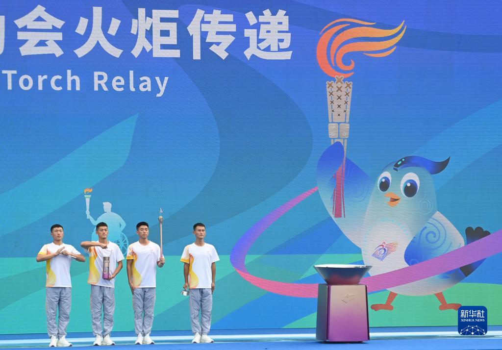 杭州亚残运会火炬传递启动