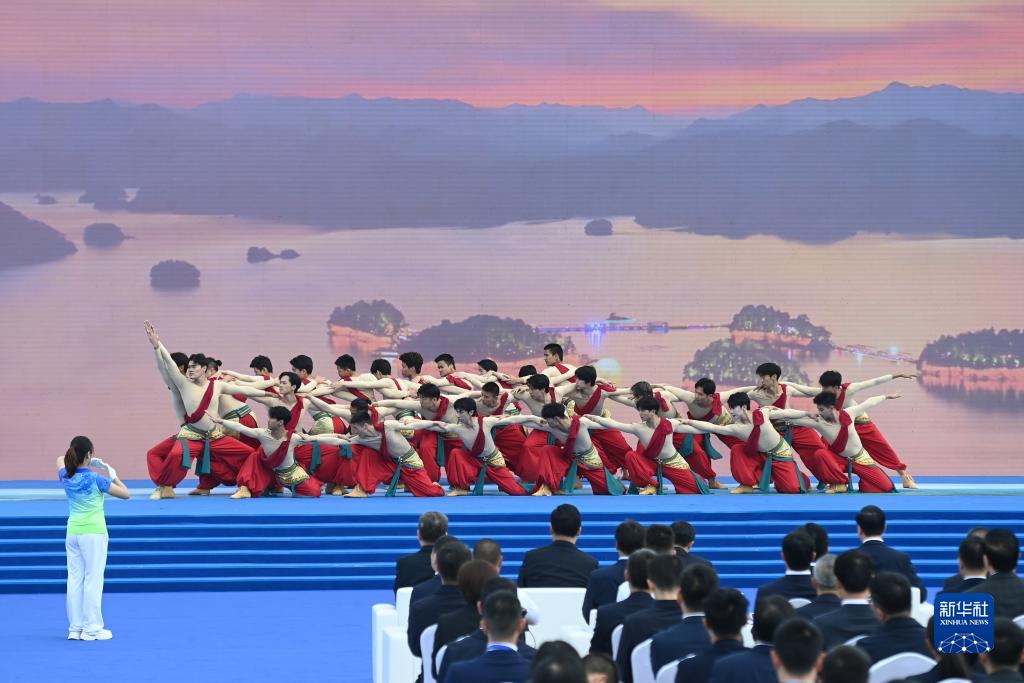 杭州亚残运会火炬传递启动
